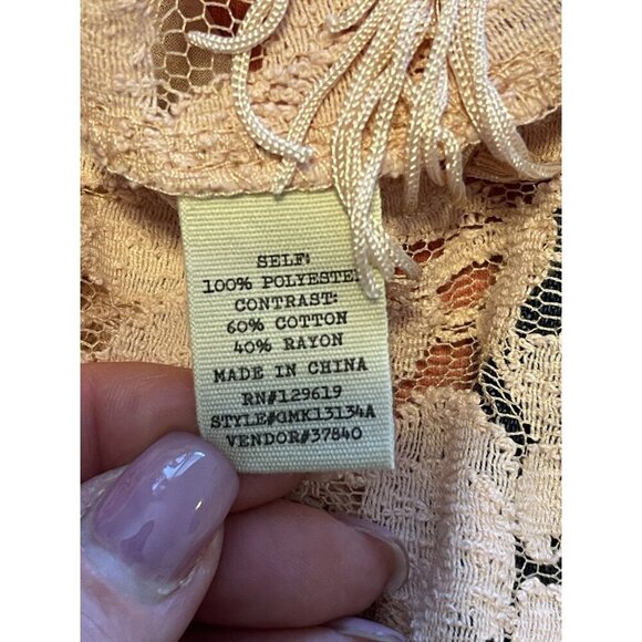 Gimmicks by BKE Pink Crochet Lace Boho Fringe Sleeveless top M Floral Trim NWOT - Picture 6 of 8